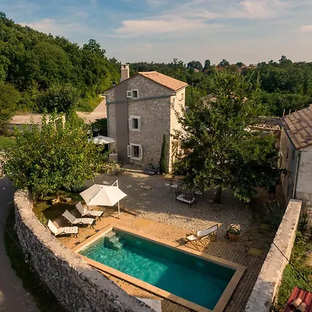 ヴィラ Heritage Casare Režanci